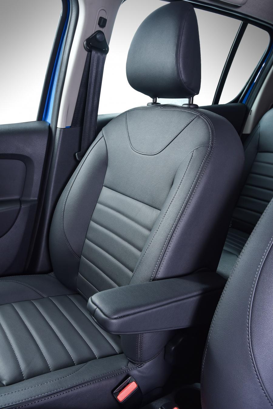 Детали интерьера Renault Sandero Stepway 2017 года  (ZA) (фото 11 из 14)